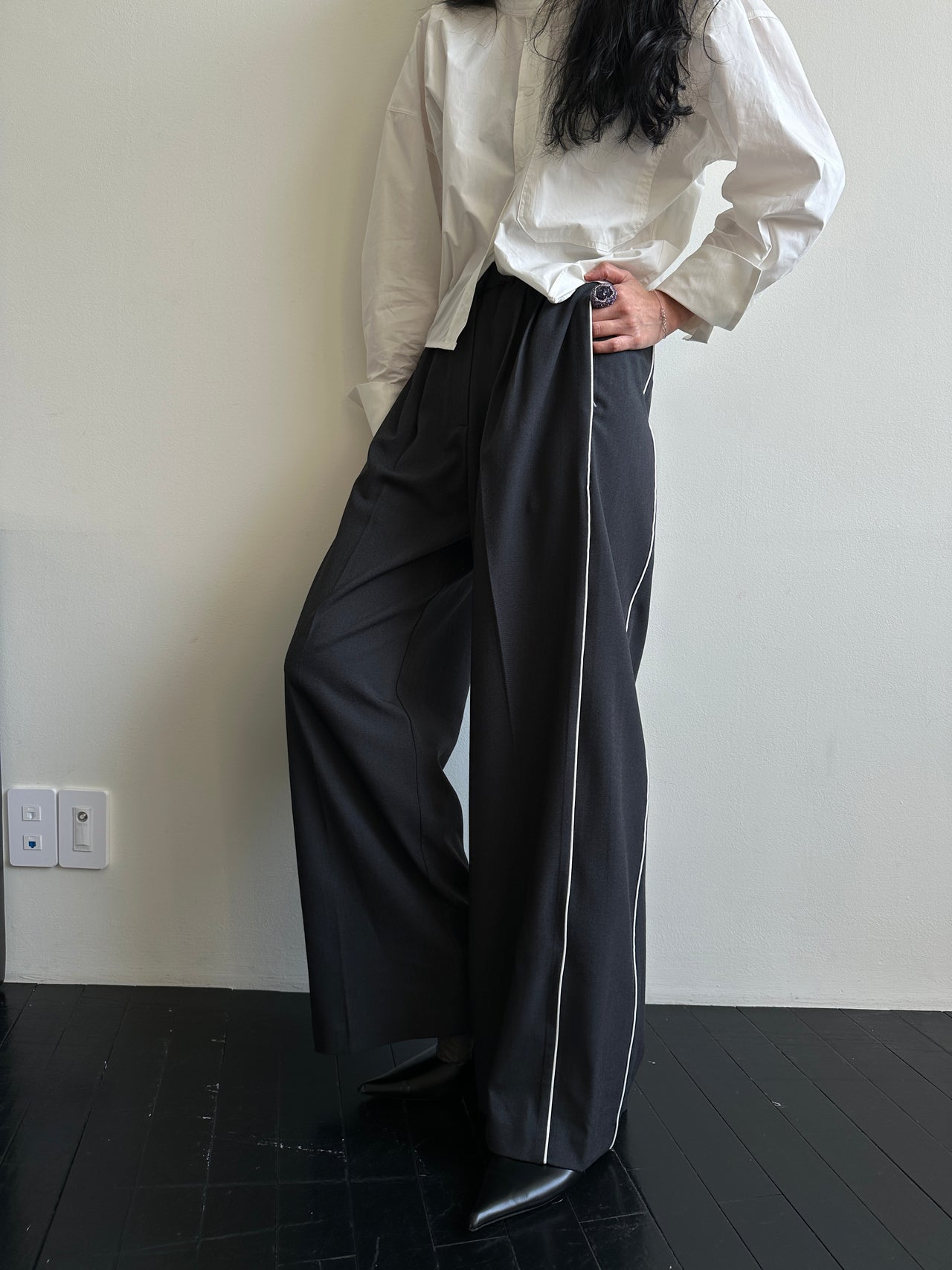 Wide-leg side-strap suit pants