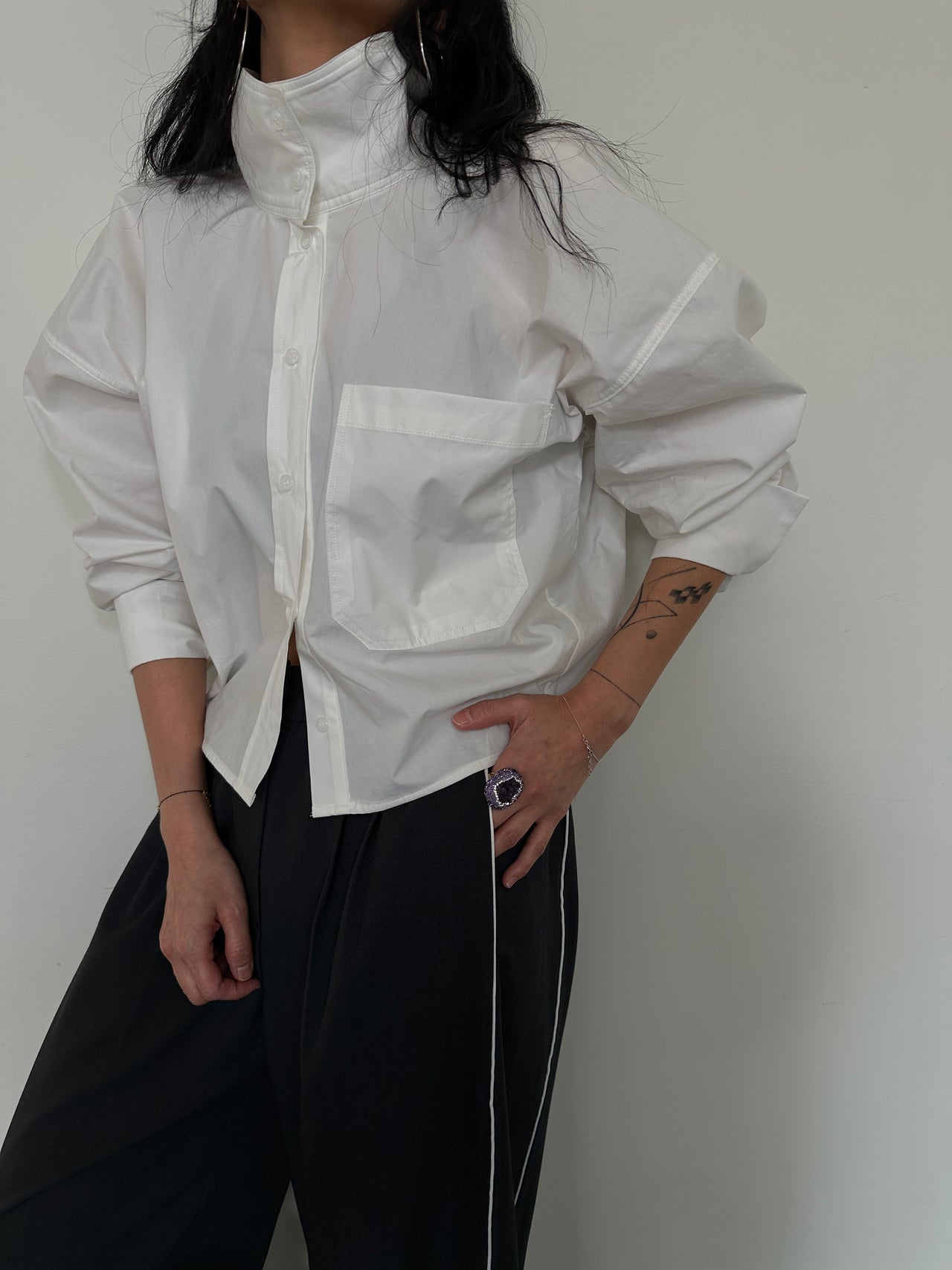 Turtleneck cropped poplin shirt